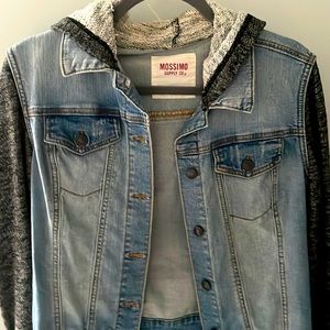 Jean jacket with sleeves and hood